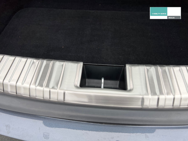 Tesla Model S trunk sill protection aluminum