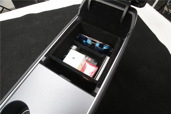 Kleine Organizer Box unter der Armablage - Tesla Model 3 und Y, E-Mobility Shop