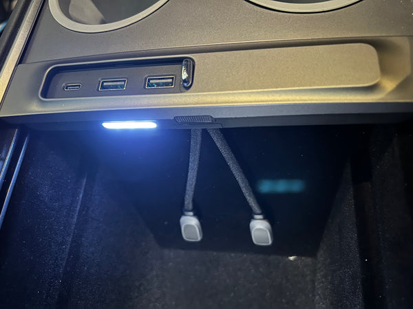 Tesla Model 3 / Y - USB-Hub Docking Station mit Licht – E-Mobility Shop