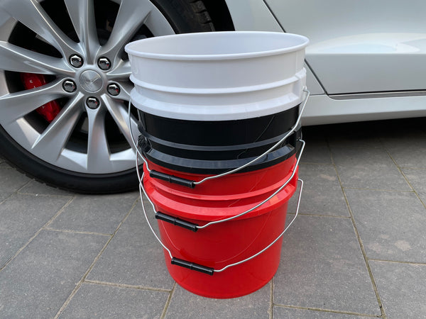 Bucket with Grid Guard for car washing - 17 liter capacity
