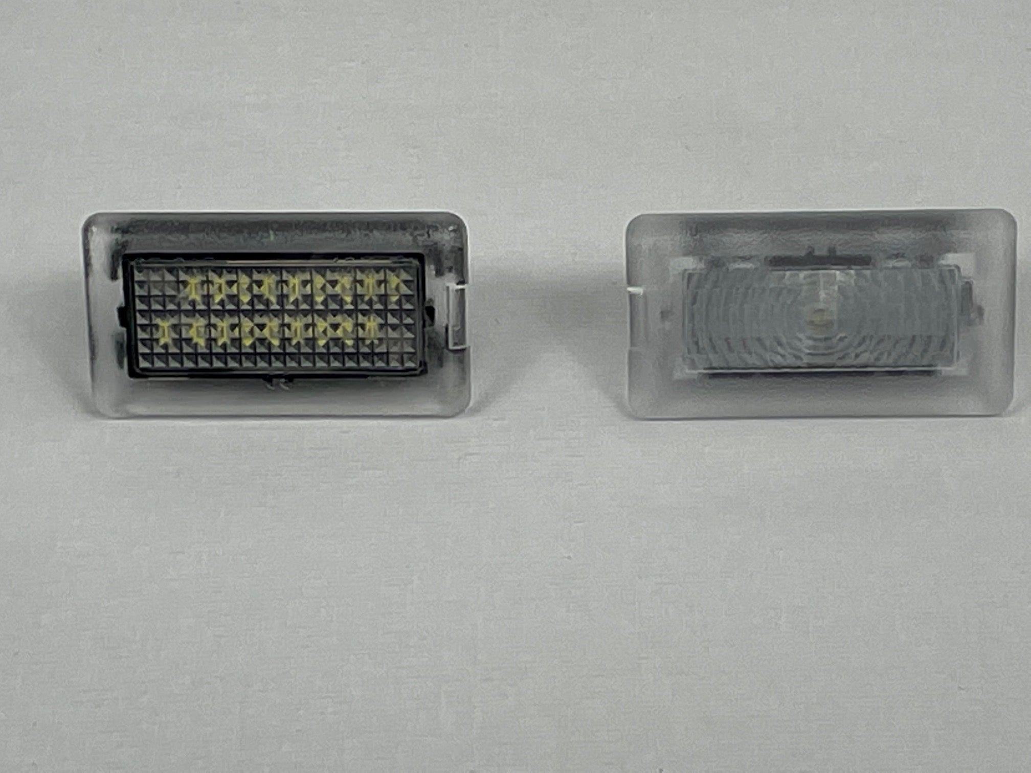 LED light set of 2 for Tesla Model S, 3, X and Y; Entry light and trun –  E-Mobility Shop