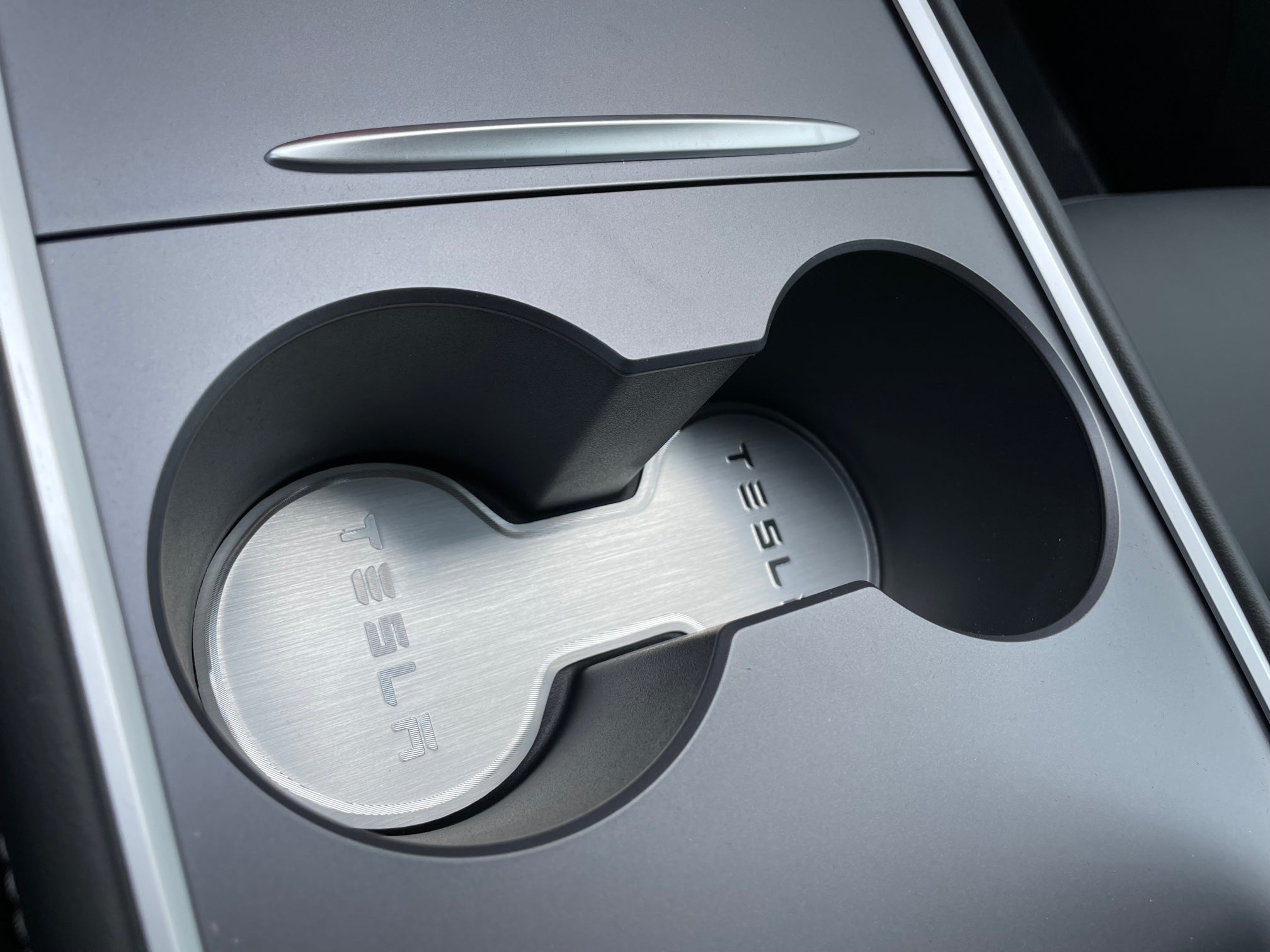 Tesla Model 3 and Y Alu Bottle Cage Insert - Cup Holder Inlet – E-Mobility  Shop