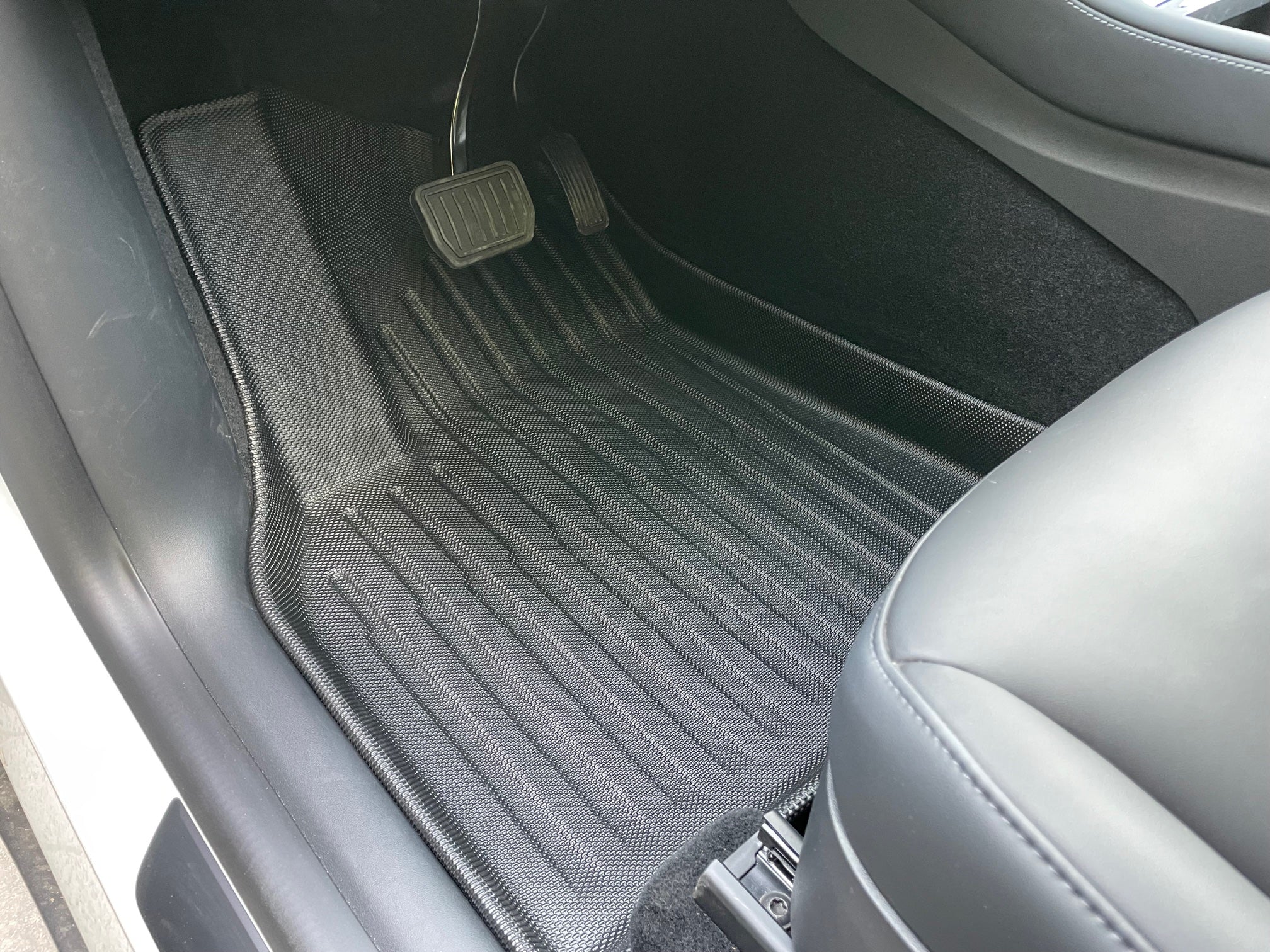 Tesla Model Y all-weather floor mat set, 3 pieces. – E-Mobility Shop