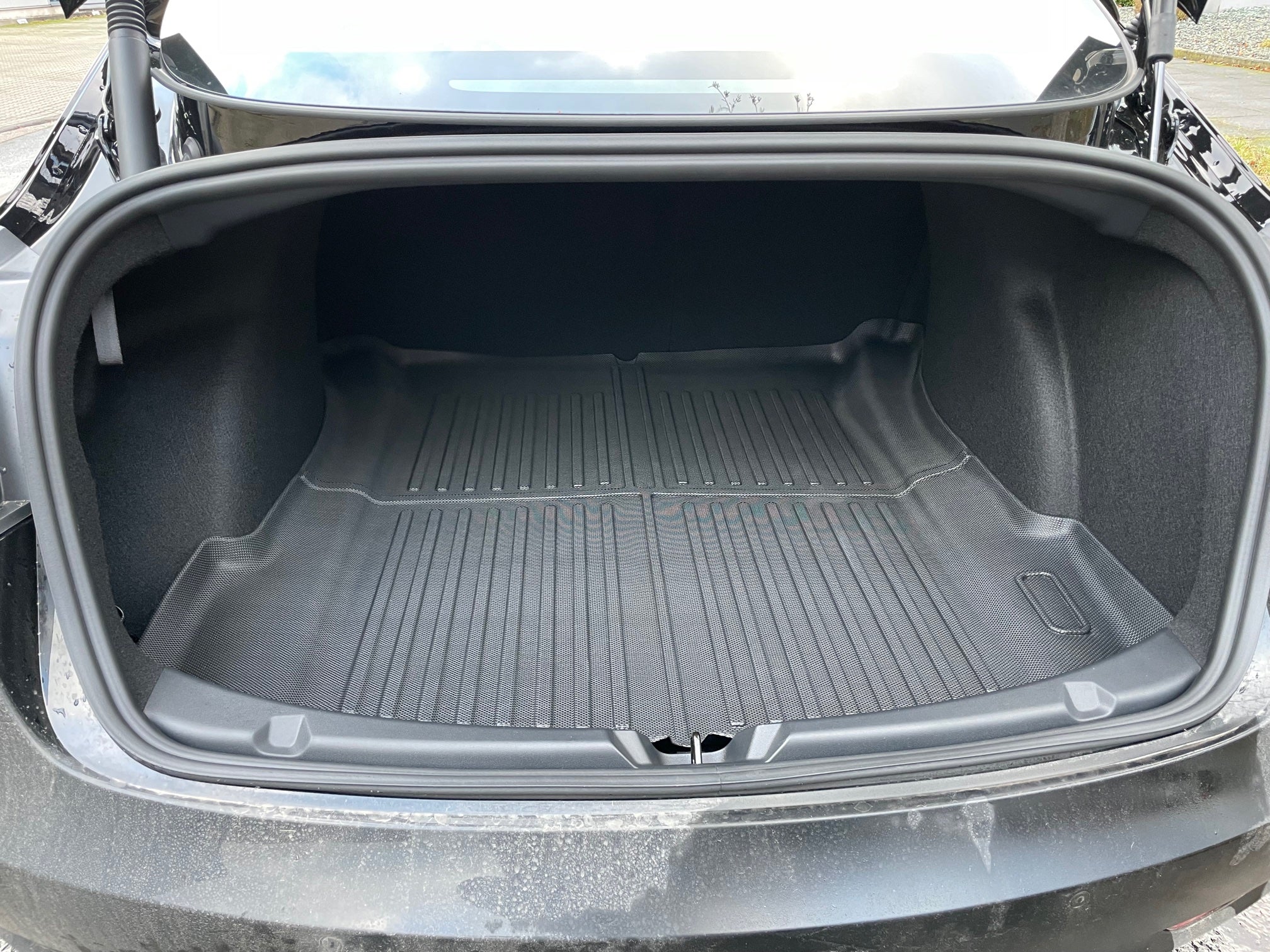 Tesla Model 3 trunk all-weather protective mat - striped design –  E-Mobility Shop