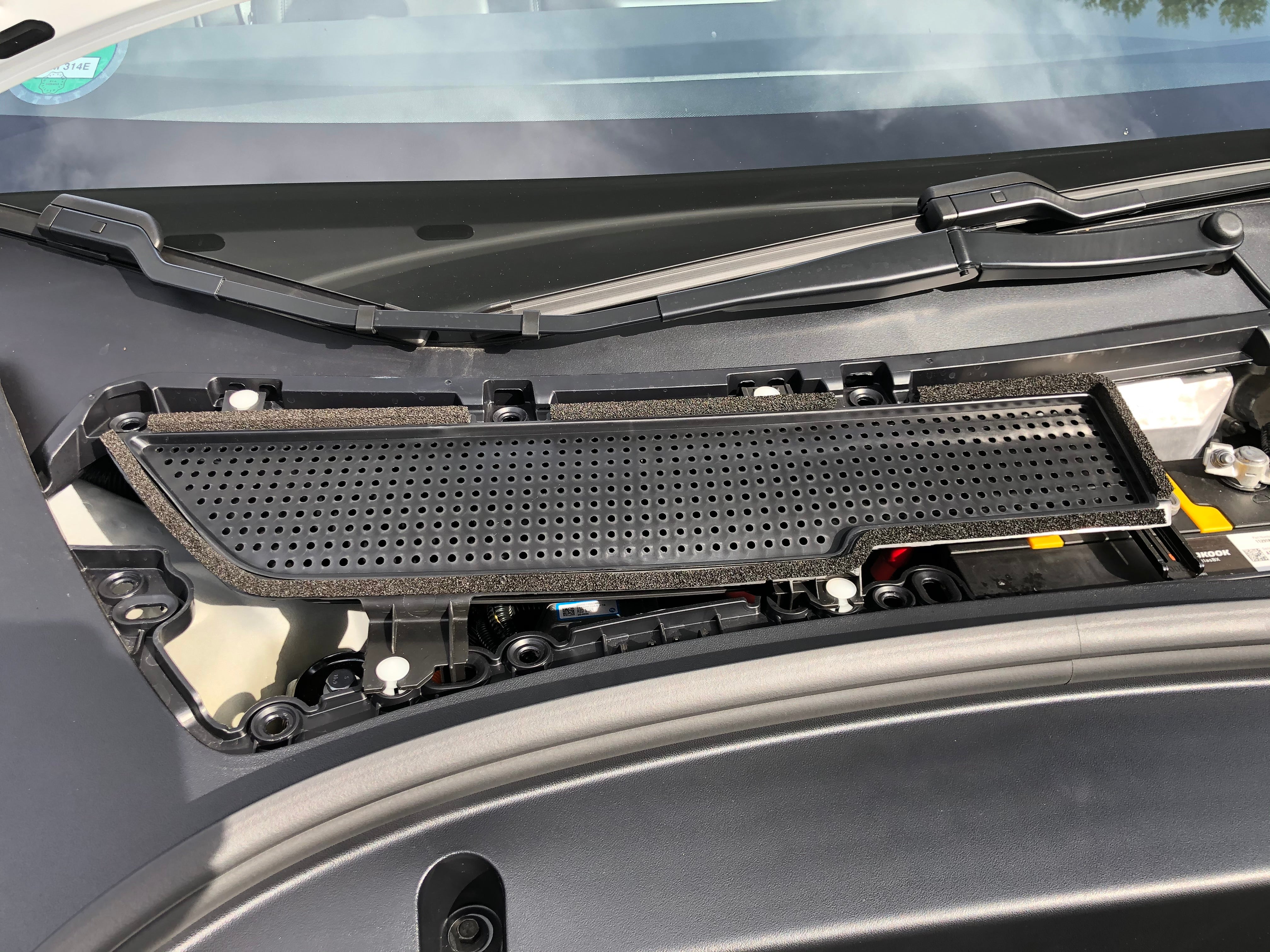 Tesla Model 3 ventilation grille - only for VOR refresh – E