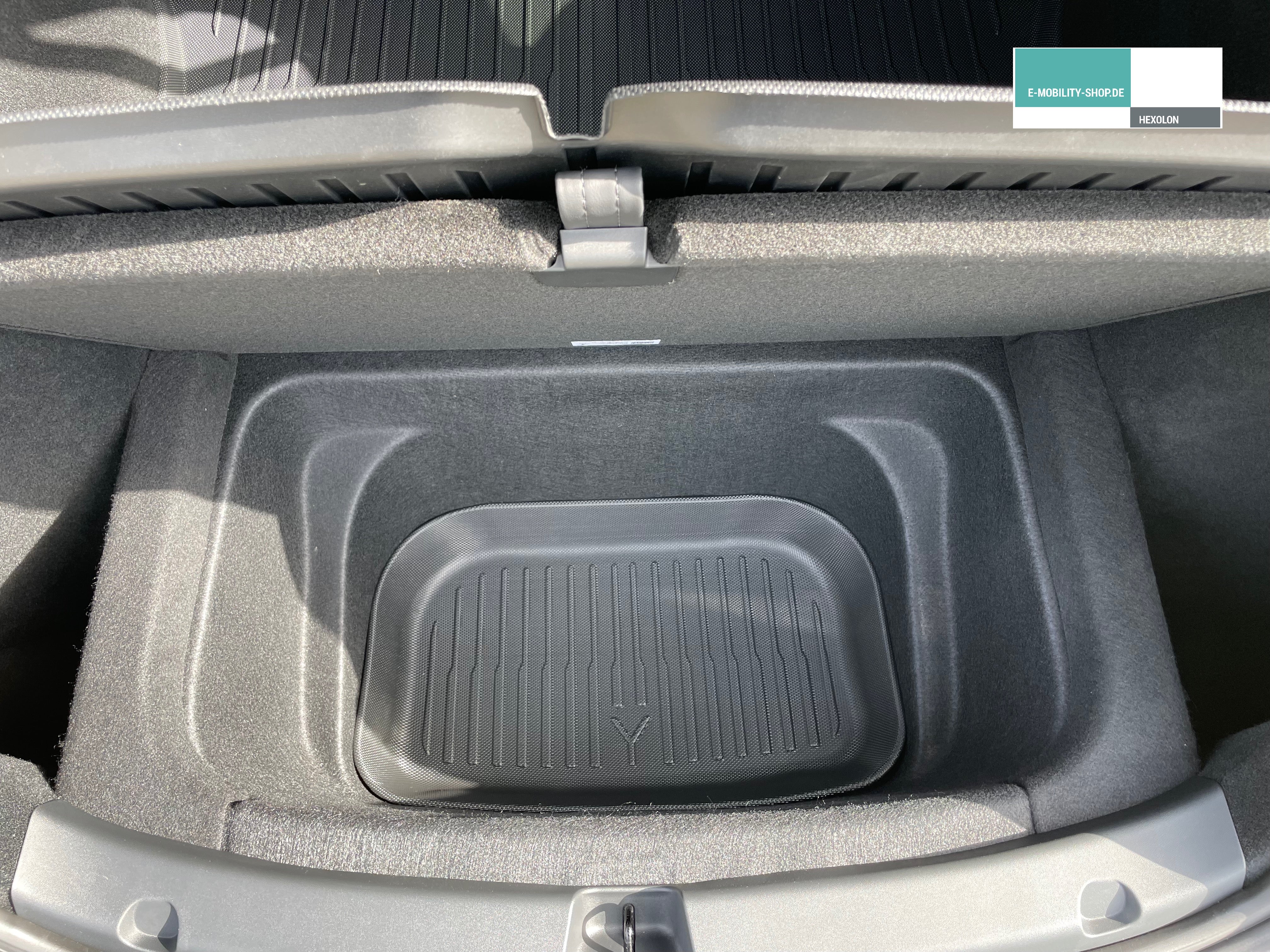 Tesla Model Y cable compartment all-weather protective mat - stripe de –  E-Mobility Shop