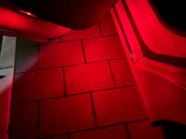 Rotes LED Licht Tesla Model 3, S, X und Y
