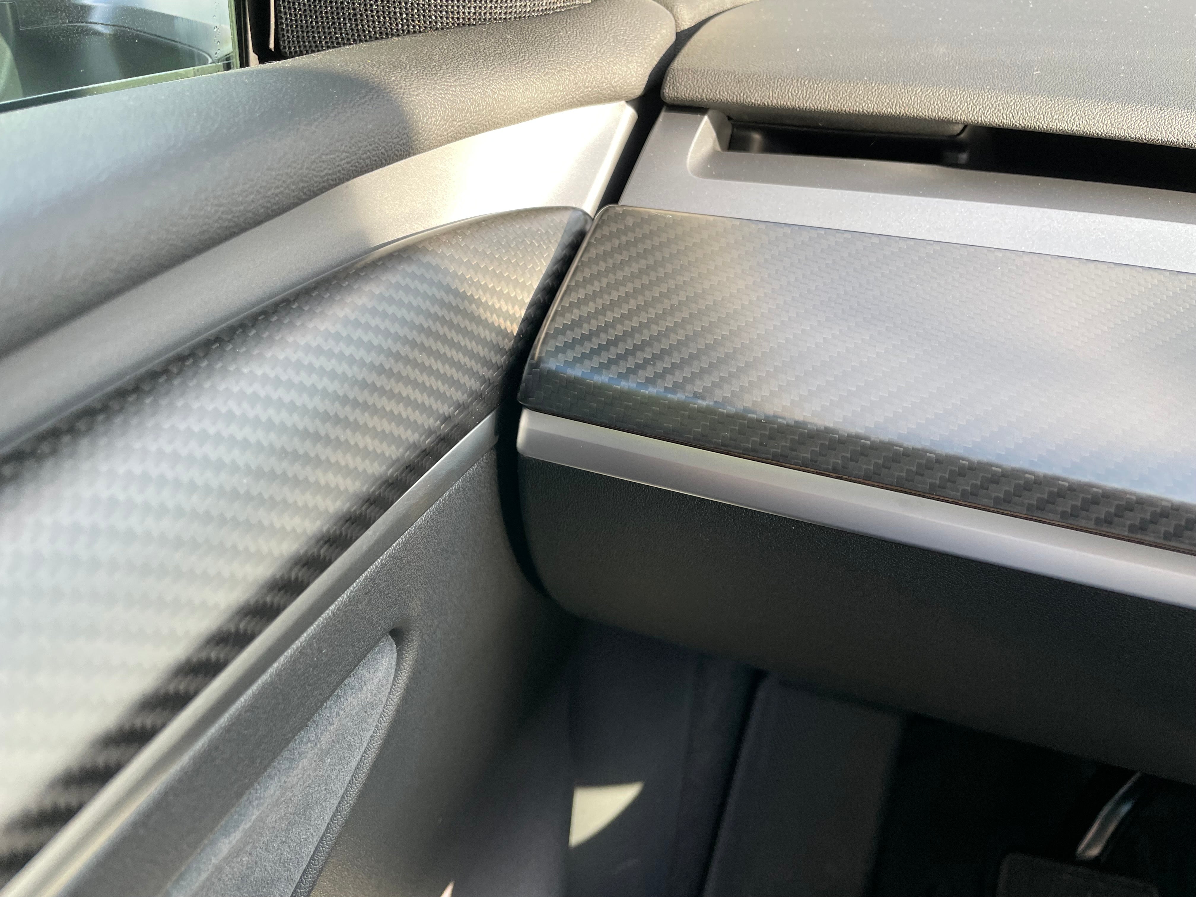 Real carbon dashboard strip and side panels door panel in MATT for Tesla  Model 3 and Y - 3-piece set