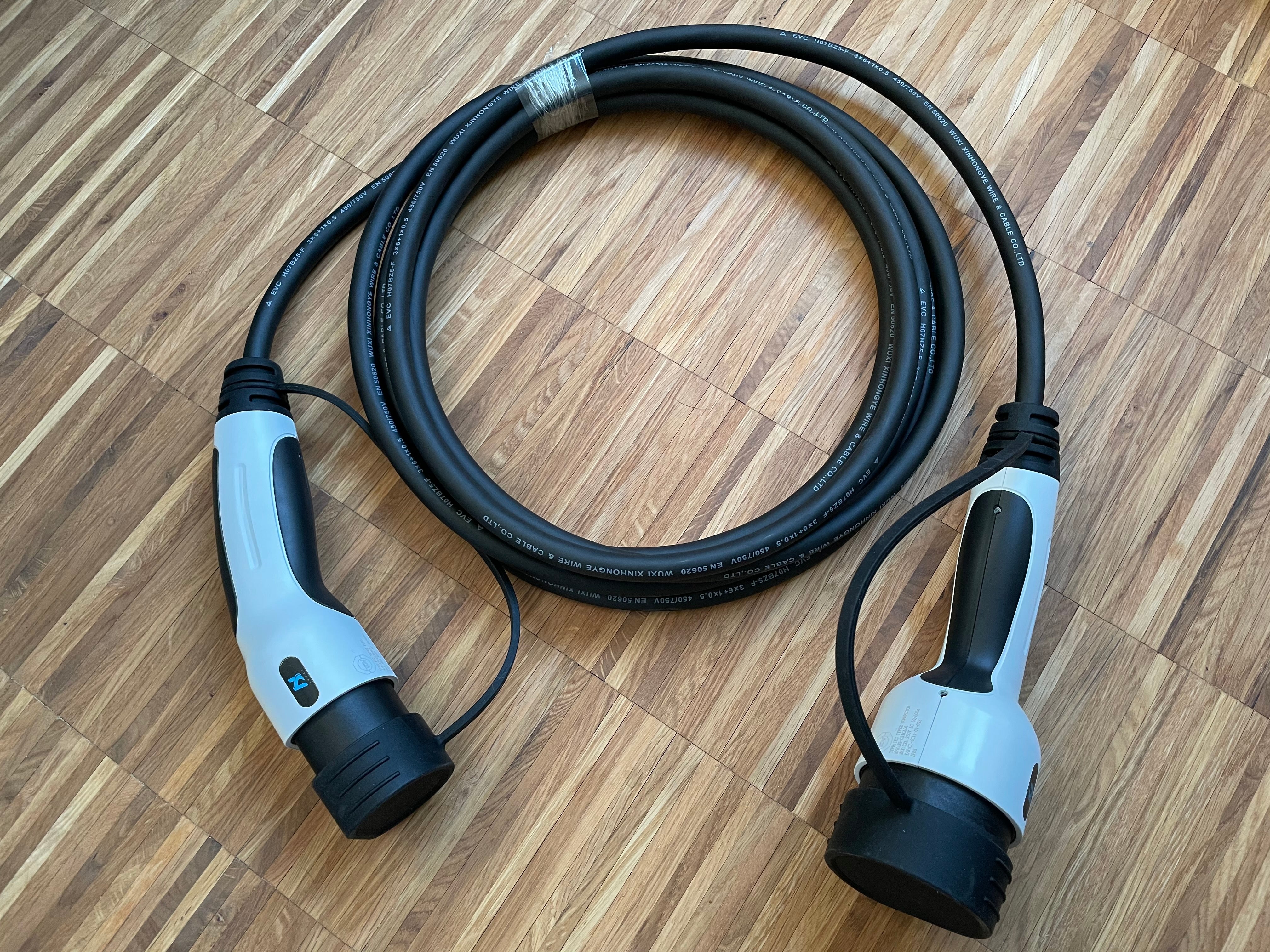 Charging cable for hybrid and electric cars 32A 1-phase, 7.4kW, type 2/type  2, 5 meters